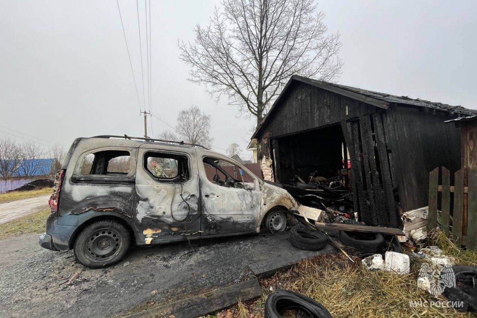 В Коноше за ночь сгорели четыре автомобиля